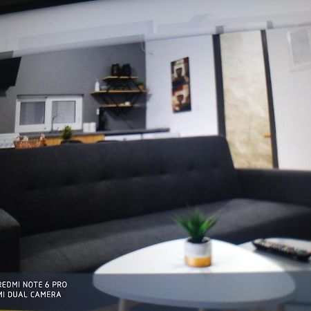 Minimal Apartment Каламата Экстерьер фото