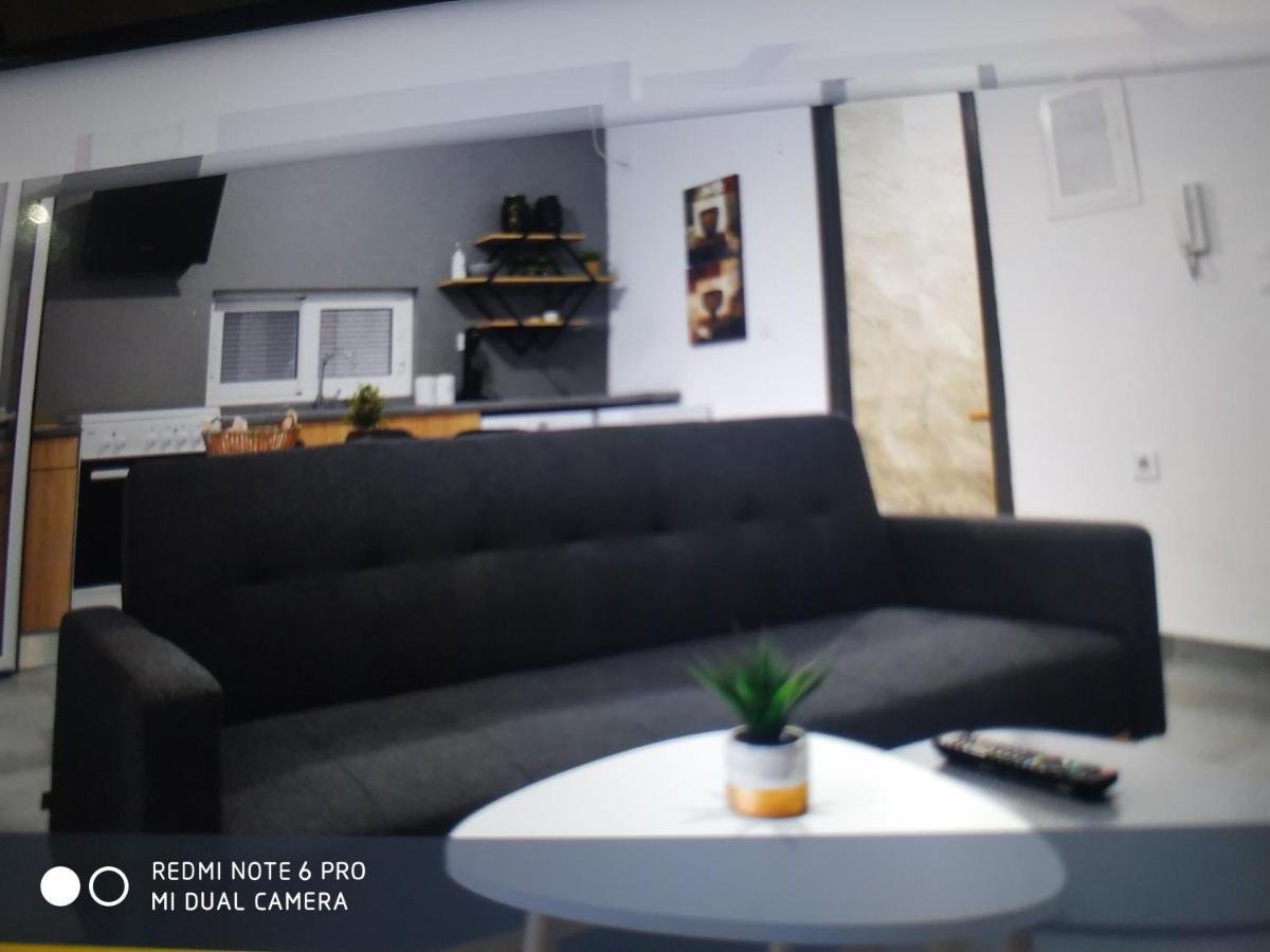 Minimal Apartment Каламата Экстерьер фото